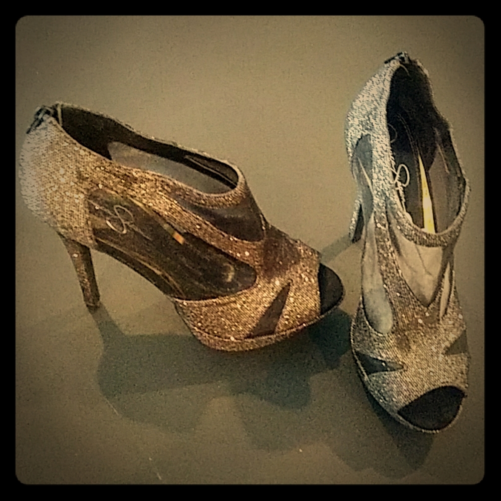Women's shoes